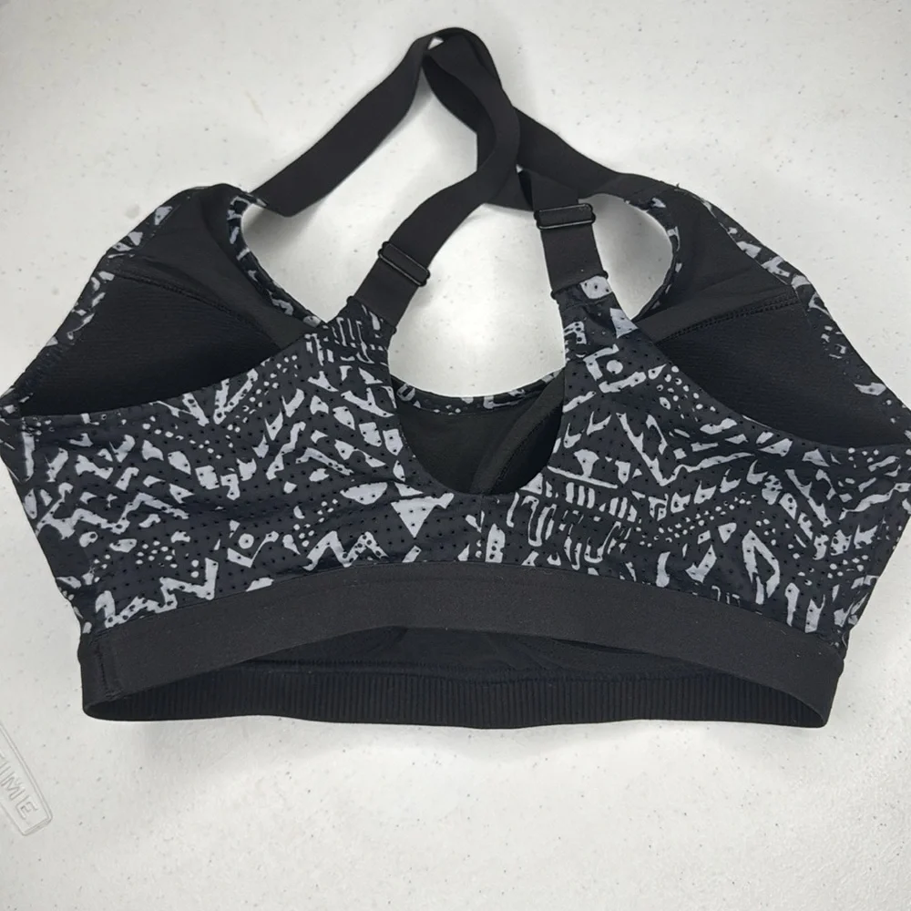 Victoria secret sport sports bra size 32DD 32 DD BLACK and teal Aztec pattern